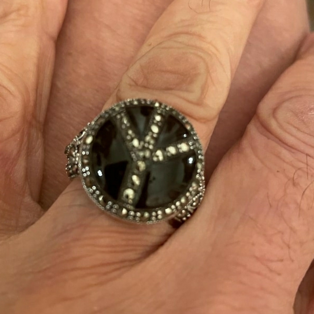 VINTAGE Black Onyx Crystal Peace Sign Marcasite filigree Sterling Silver Ring -